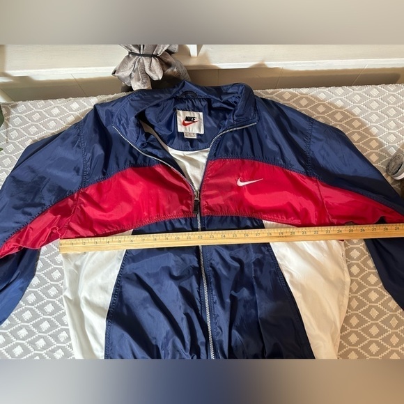 Nike Vintage Red, White, and Blue Men’s Windbreaker - Picture 7 of 12